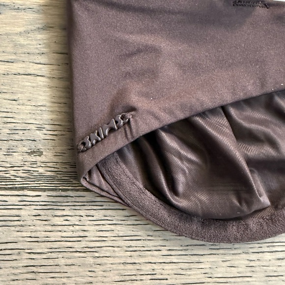 SKIMS No Show Molded Unlined Demi Bra - Picture 5 of 7